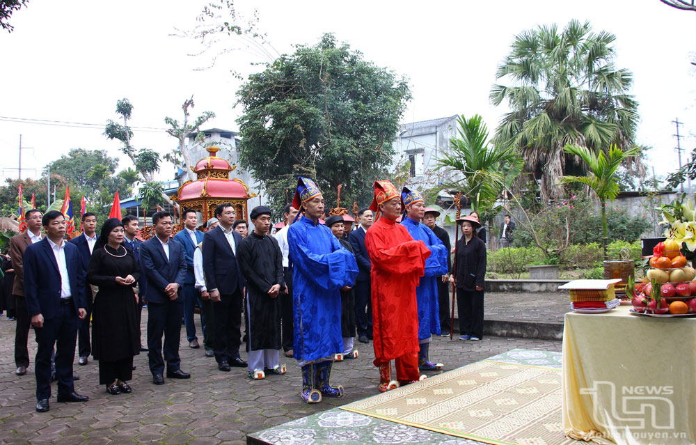 Nghi lễ xin đất, xin nước tại giếng Dội thuộc quần thể Di tích lịch sử - văn hóa Quốc gia đền Đuổm.