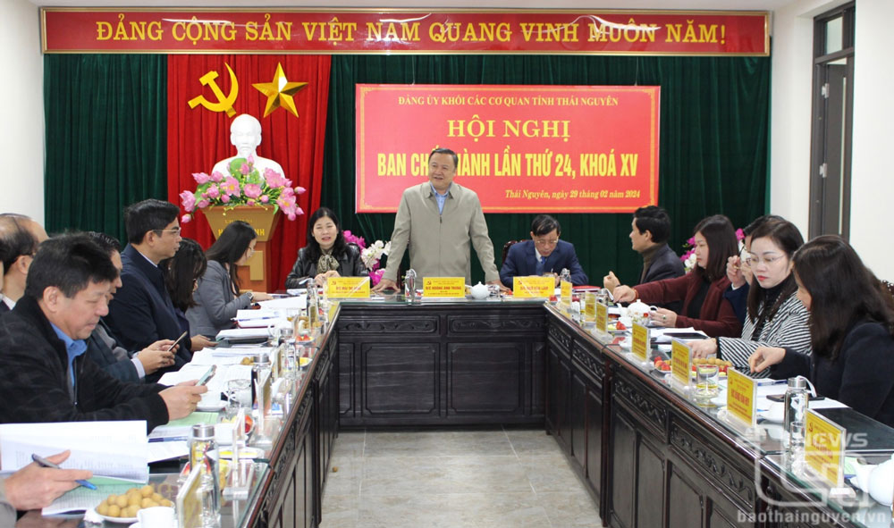 Đồng chí Hoàng Anh Trung, Bí thư Đảng ủy Khối các cơ quan tỉnh, chủ trì Hội nghị.