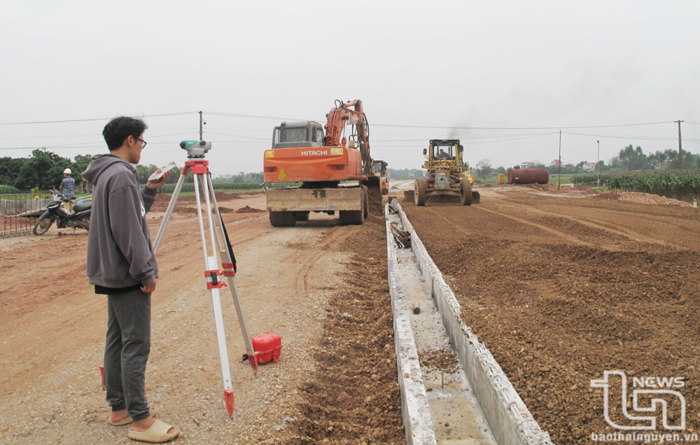 Dự án Đường vành đai V đoạn từ huyện Phú Bình nối với tỉnh Bắc Giang giải ngân vốn năm 2023 là 217 tỷ đồng, Ban quản lý dự án giao thông Thái Nguyên phấn đấu giải ngân toàn bộ số vốn năm 2023 trước ngày 31/01/2024 theo quy định.