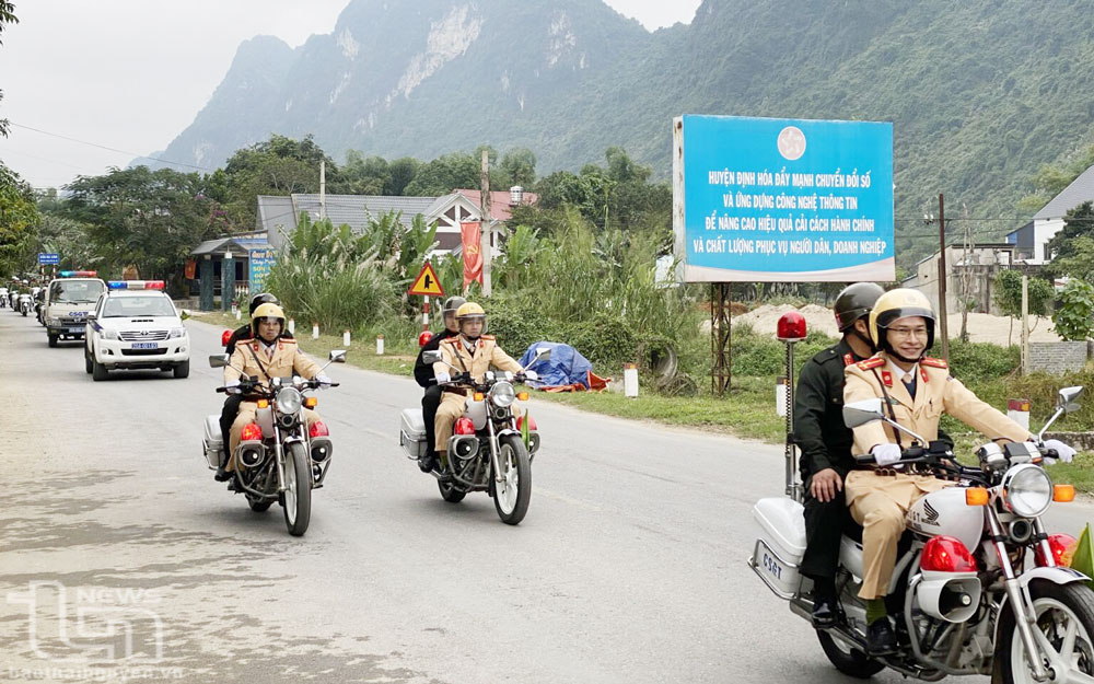 Công an huyện Định Hóa ra quân trấn áp tội phạm Xuân Giáp Thìn 2024.