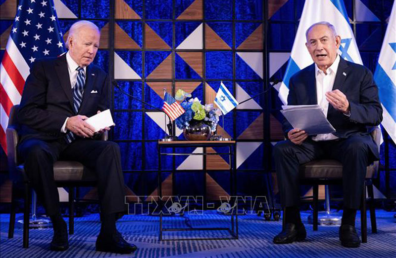 Tổng thống Mỹ Joe Biden (trái) hội đàm với Thủ tướng Israel Benjamin Netanyahu tại Tel Aviv ngày 18/10/2023. Ảnh: AFP/TTXVN