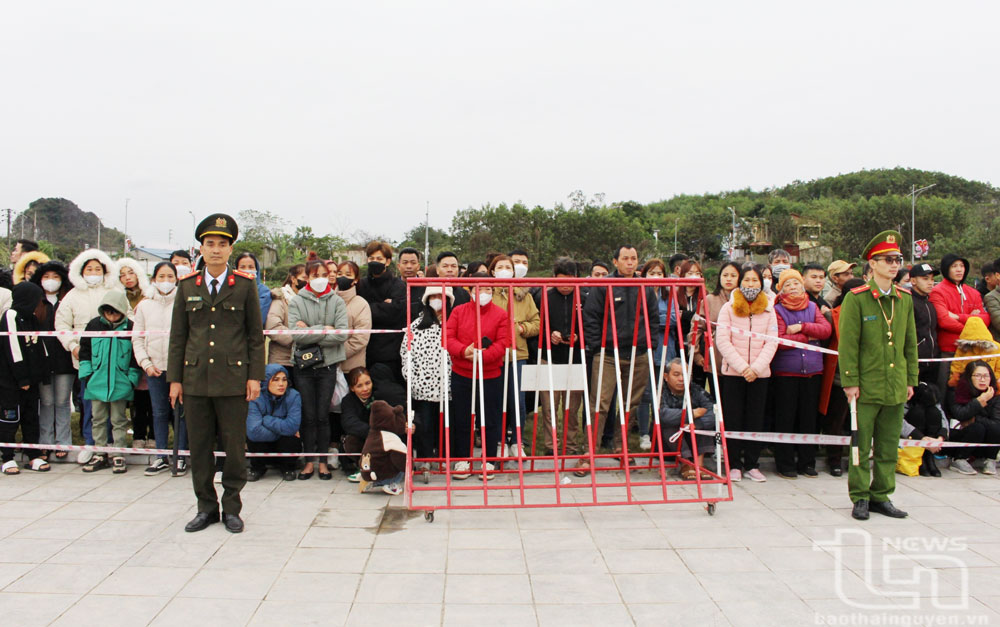 Lực lượng chức năng làm nhiệm vụ tại Lễ giao nhận quân huyện Đồng Hỷ.