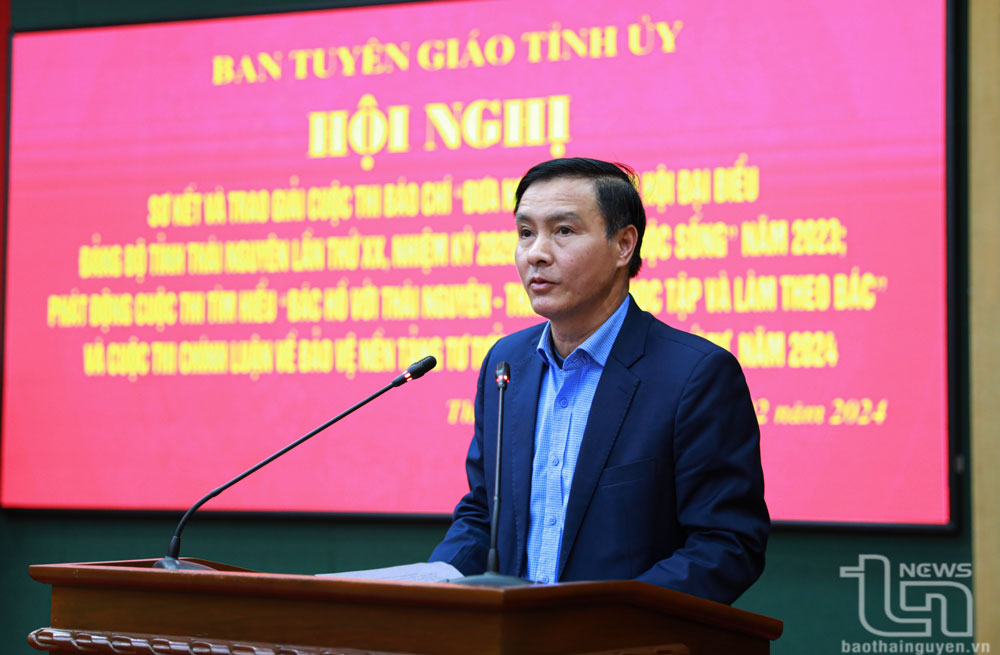 Đồng chí Trưởng Ban Tuyên giáo Tỉnh ủy Vũ Duy Hoàng phát biểu tại Hội nghị.