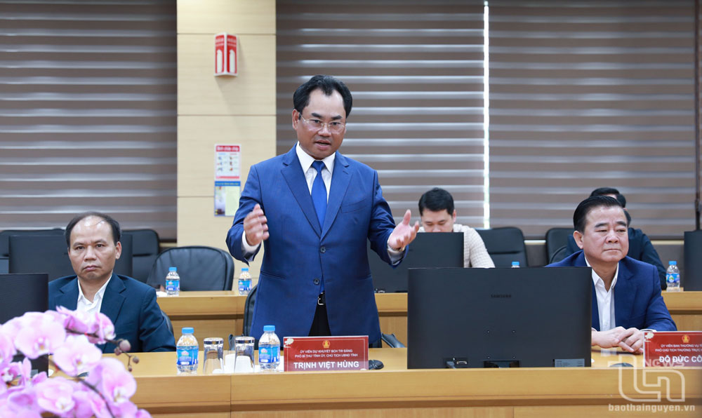 Đồng chí Chủ tịch UBND tỉnh Thái Nguyên Trịnh Việt Hùng phát biểu tại Công ty TNHH Samsung Electronics Việt Nam Thái Nguyên.
