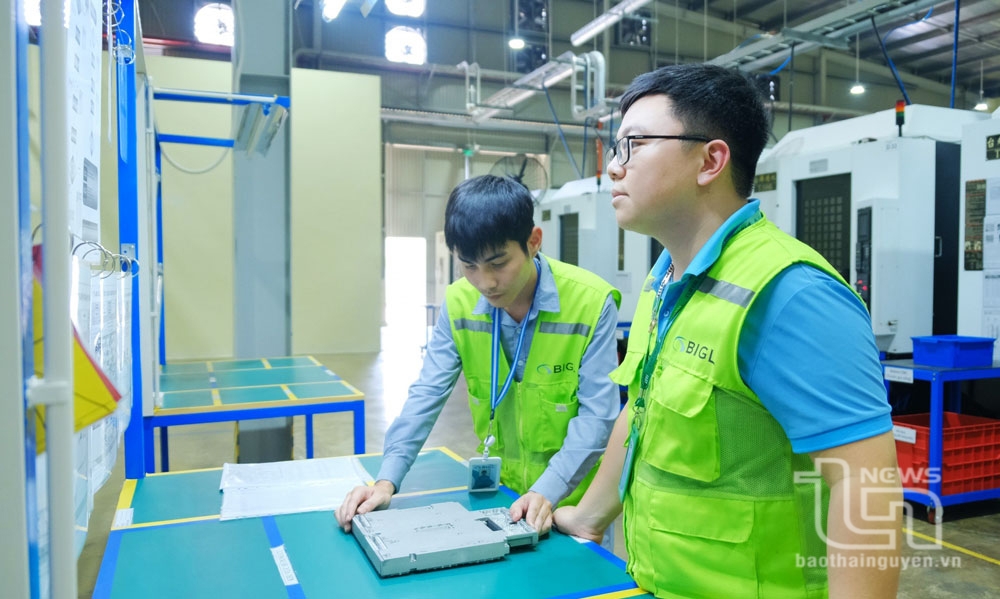 Đầu năm 2023, Dự án Nhà máy BIGL Việt Nam được chấp thuận chủ trương đầu tư với tổng số vốn đăng ký 37 tỷ đồng tại Khu công nghiệp Sông Công II. Doanh nghiệp đang hướng tới mục tiêu cung cấp ra thị trường 3,7 triệu sản phẩm/năm (chủ yếu là linh kiện điện tử). Ảnh: T.L