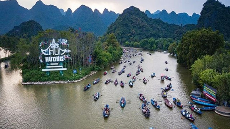 Phấn đấu đến năm 2030, Khu di tích lịch sử và danh lam thắng cảnh quần thể Hương Sơn (chùa Hương) thành Khu du lịch quốc gia.