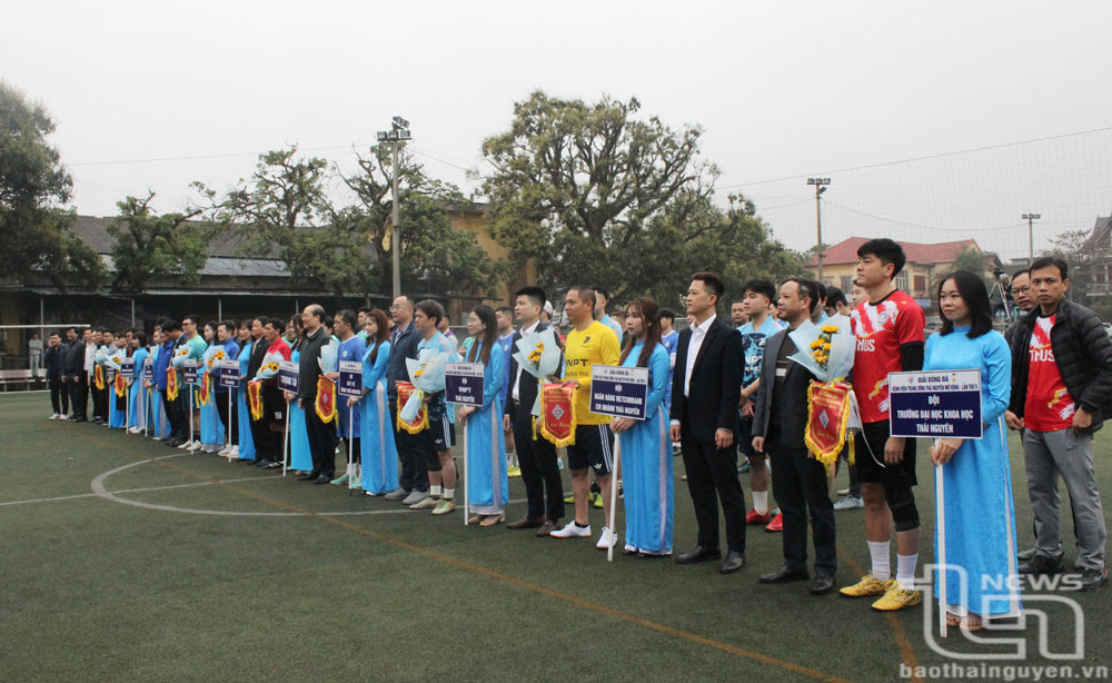 Các đại biểu và vận động viên tham dự Lễ khai mạc.