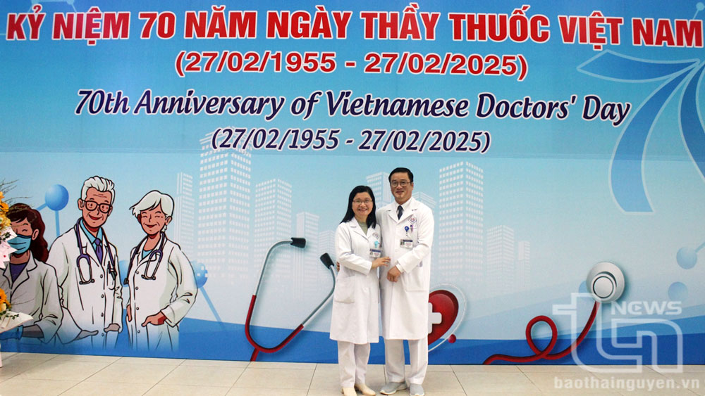 Sự tôn trọng, yêu thương một nửa của mình giúp vợ chồng bác sĩ Minh, Hoàng xây đắp tổ ấm hạnh phúc.