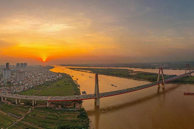 Construction of Nhat Tan Bridge began in 2009 and was completed in 2015. (Photo: VNA)