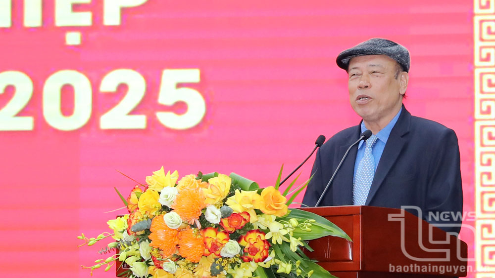 Ông Nguyễn Văn Thời, Chủ tịch Hiệp hội Doanh nghiệp tỉnh, phát biểu tại Hội nghị.