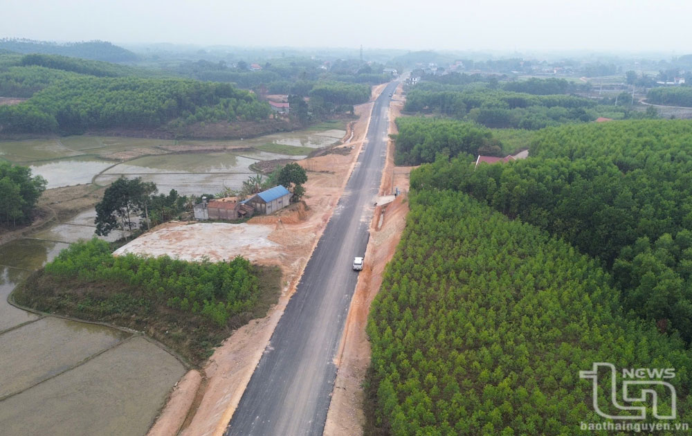 Dự án tuyến đường nối ĐT.269B đến Quốc lộ 37 sẽ được đưa vào sử dụng trong tháng 3 tới. Ảnh: Hoàng Hùng