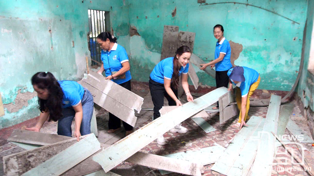 Hội Liên hiệp Phụ nữ phường Tân Long (TP. Thái Nguyên) hỗ trợ sửa nhà cho hội viên trên địa bàn.