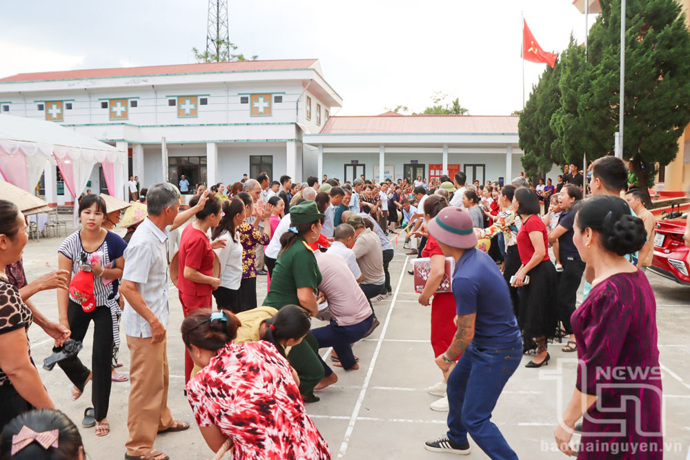 Dưới sự lãnh đạo, chỉ đạo của Chi bộ, đời sống vật chất và tinh thần của nhân dân xóm La Mạ ngày càng được nâng lên.