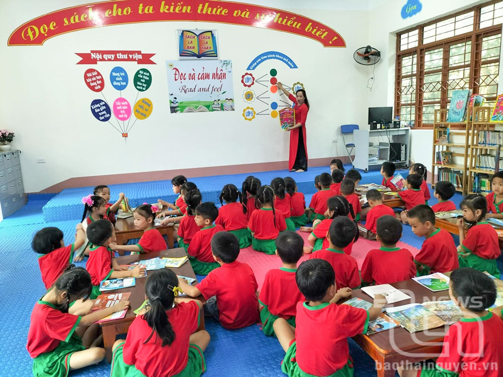 Trường Tiểu học Linh Thông (Định Hóa) tổ chức tăng cường dạy tiếng Việt cho học sinh dân tộc thiểu số trước khi vào lớp 1.