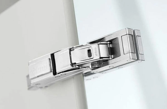 Hưng Thành giới thiệu giải pháp bản lề giảm chấn Blum cho nội thất hiện đại