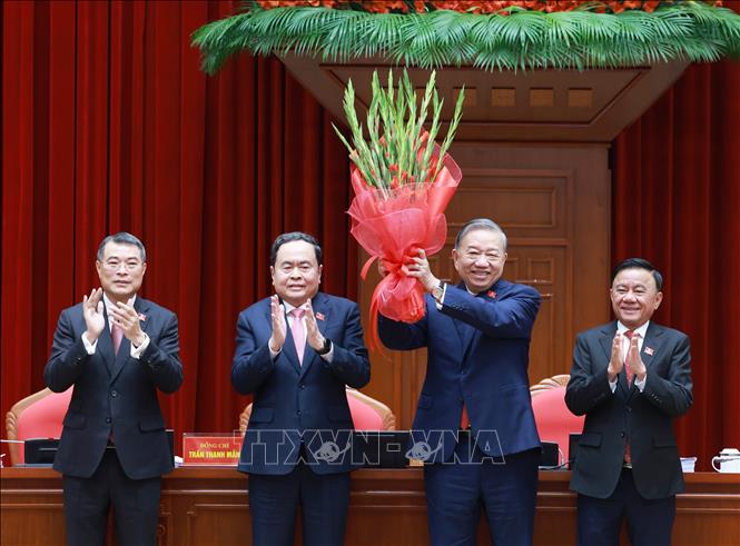 Ban Chấp hành Trung ương Đảng khóa XIV đã thống nhất tuyệt đối bầu đồng chí Tô Lâm, Tổng Bí thư Ban Chấp hành Trung ương Đảng khóa XIII, tiếp tục giữ chức Tổng Bí thư Ban Chấp hành Trung ương Đảng khóa XIV.