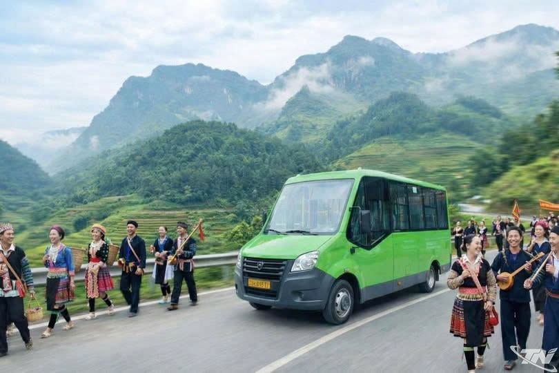 tổ chức xe buýt miễn phí nhằm hỗ trợ người dân, du khách tham dự Hội Lồng tồng Đèo De – Phú Đình năm 2026 thuận lợi.