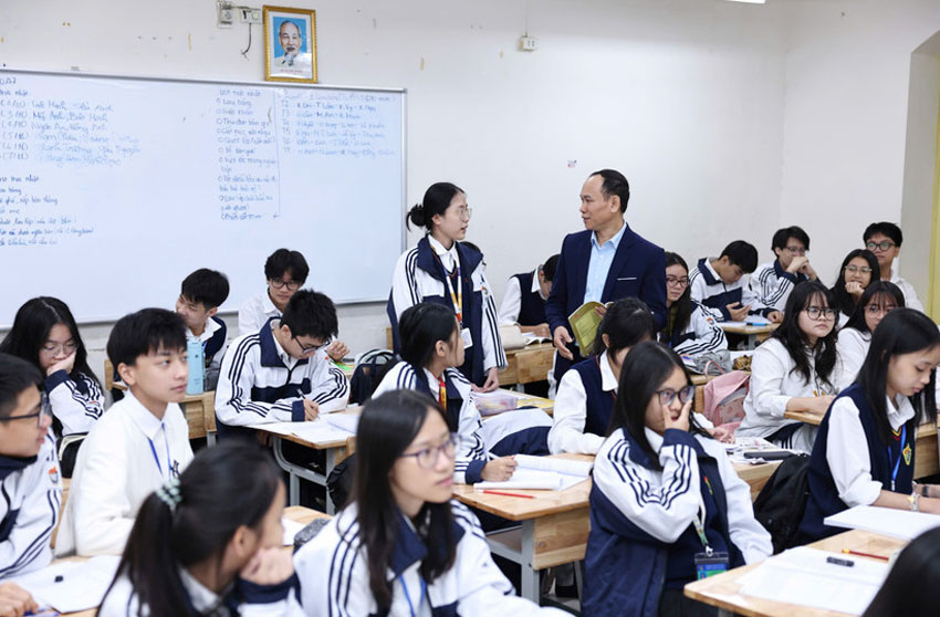 Giáo viên trong giờ lên lớp tại Trường trung học phổ thông Việt Đức (Hà Nội). (Ảnh minh họa: ĐẠI THẮNG)