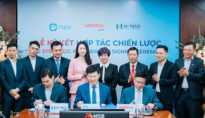Lễ ký kết hợp tác chiến lược giữa Viettel Post và các bên. 