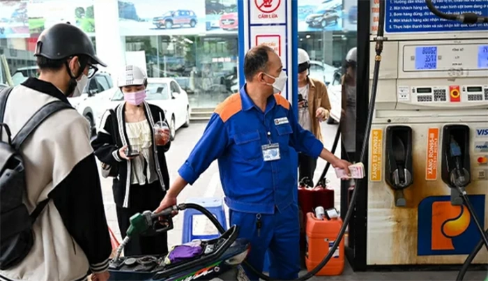 Giá xăng giảm trong kỳ điều hành đầu xuân Bính Ngọ