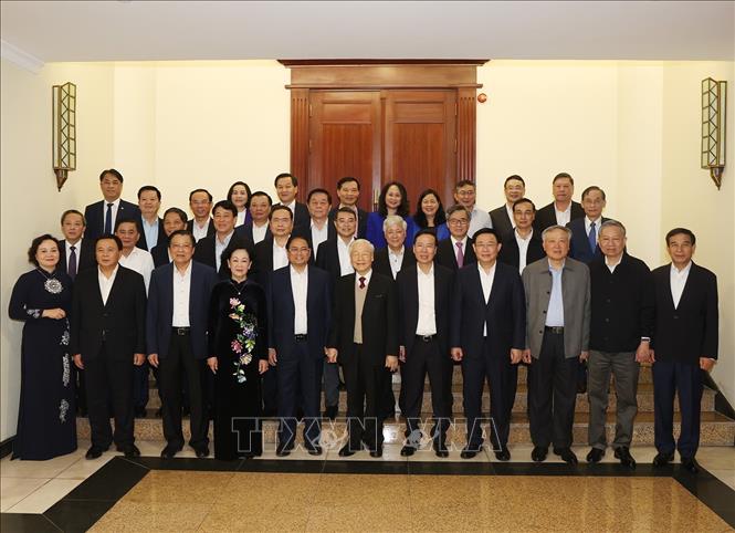 Tổng Bí thư Nguyễn Phú Trọng và các đồng chí lãnh đạo Đảng, Nhà nước cùng đại biểu chụp ảnh chung. Ảnh: Trí Dũng/TTXVN