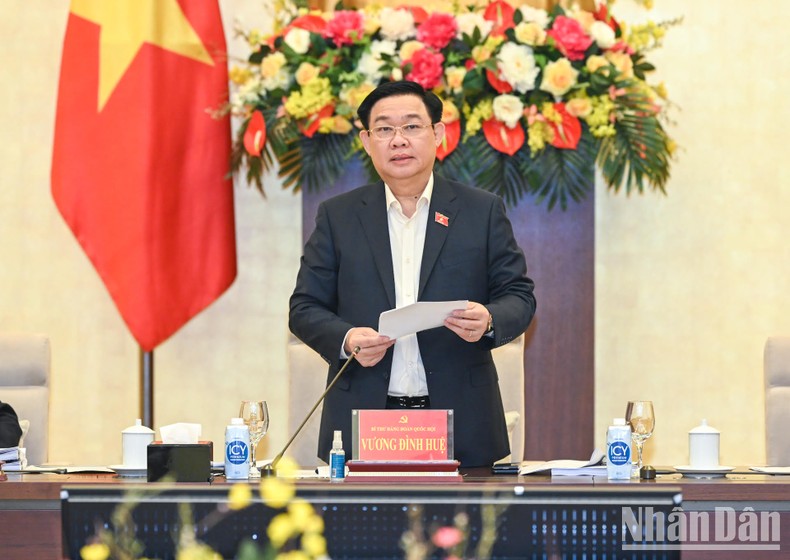 Chủ tịch Quốc hội Vương Đình Huệ phát biểu khai mạc cuộc họp.
