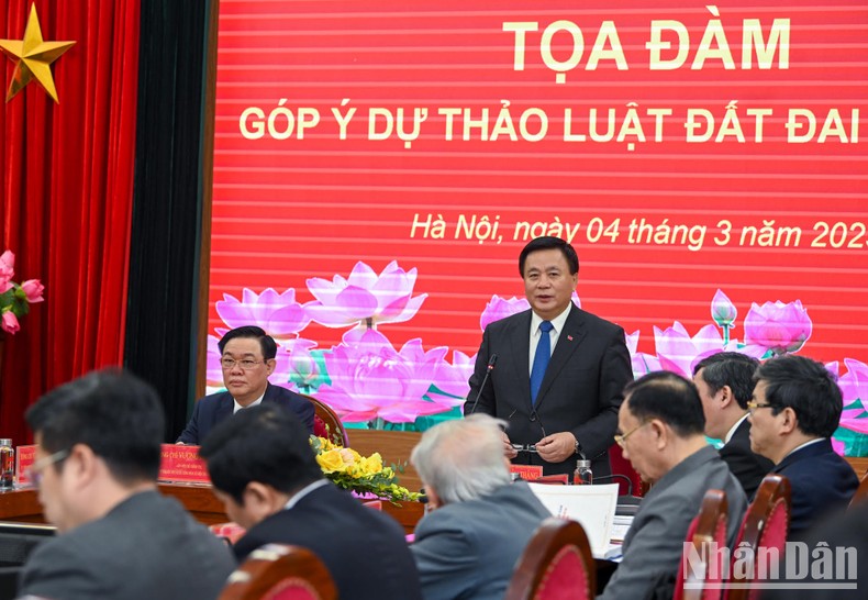 Giám đốc Học viện Chính trị quốc gia Hồ Chí Minh, Chủ tịch Hội đồng Lý luận Trung ương Nguyễn Xuân Thắng phát biểu tại tọa đàm.