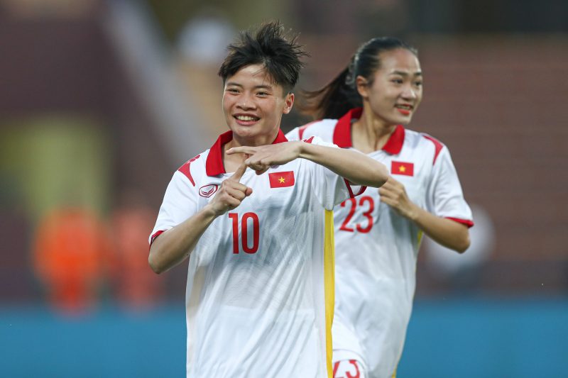 Các cầu thủ đội tuyển U20 nữ Việt Nam ăn mừng bàn thắng.