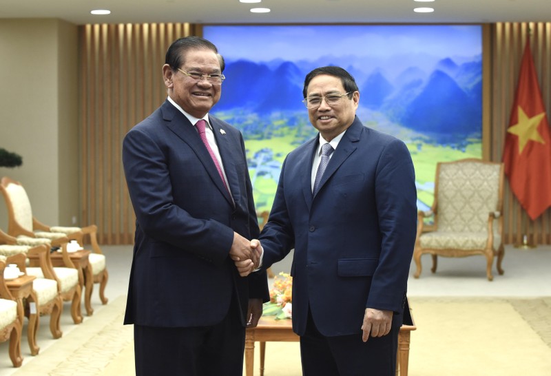 Thủ tướng Phạm Minh Chính và Phó Thủ tướng, Bộ trưởng Nội vụ Vương quốc Campuchia Samdech Krolahom Sar Kheng.