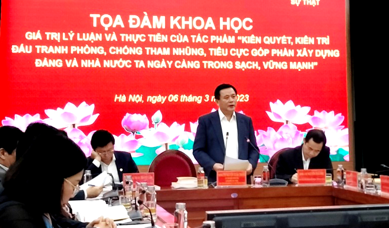 Đồng chí Nguyễn Xuân Thắng, Ủy viên Bộ Chính trị, Giám đốc Học viện Chính trị quốc gia Hồ Chí Minh, Chủ tịch Hội đồng Lý luận Trung ương phát biểu tại Tọa đàm.