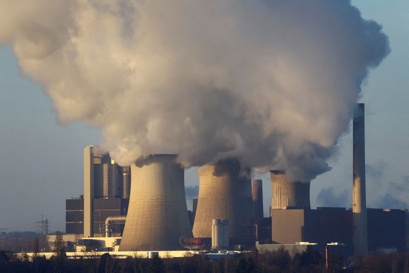 Khí thải thoát ra từ Nhà máy điện than Weisweiler ở Đức, 17/1/2023. (Ảnh: Reuters)