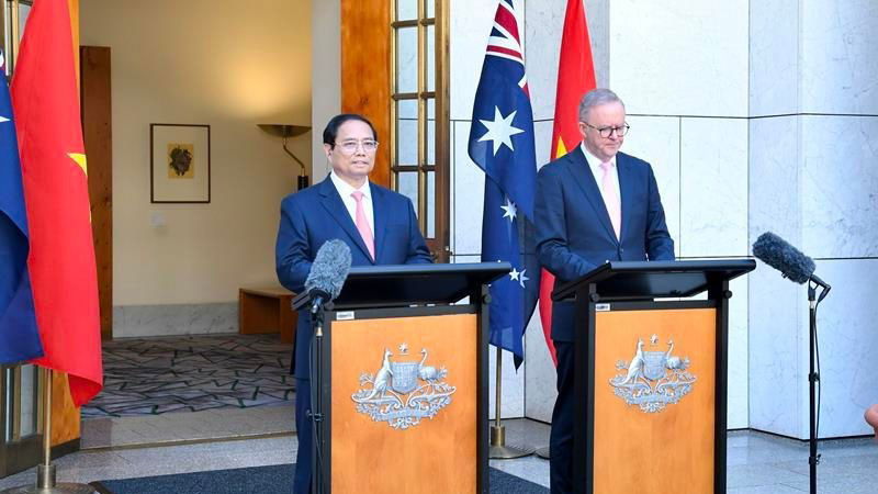 Thủ tướng Phạm Minh Chính và Thủ tướng Australia Anthony Albanese họp báo, thông báo nâng cấp quan hệ lên Đối tác chiến lược toàn diện giữa Việt Nam và Australia. (Ảnh: Nhật Bắc)