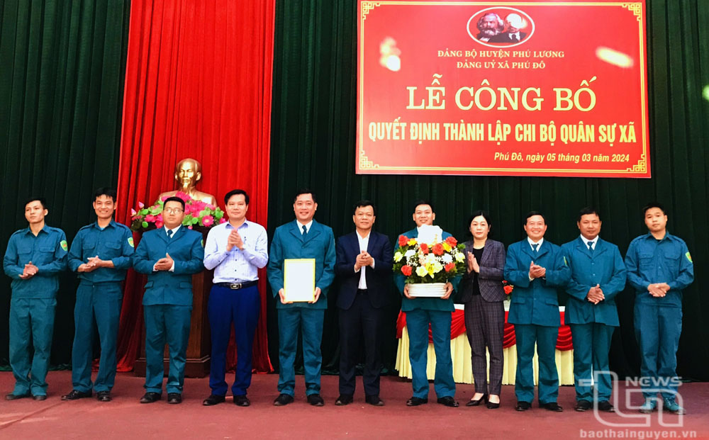 Lễ công bố quyết định thành lập Chi bộ Quân sự xã Phú Đô (Phú Lương), ngày 5/3/2024.