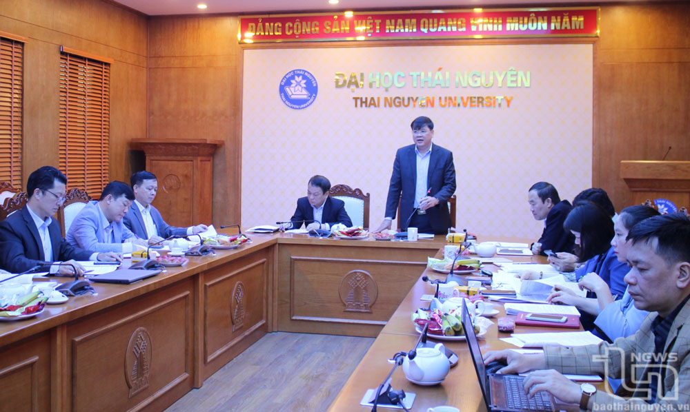 Lãnh đạo Ủy ban Kiểm tra Tỉnh ủy phát biểu tại buổi làm việc với Đảng ủy Đại học Thái Nguyên.
