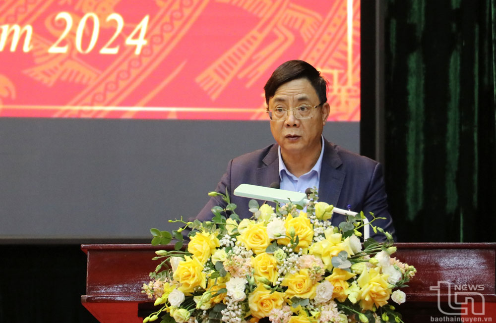 Đồng chí Phó Chủ tịch Thường trực UBND tỉnh Đặng Xuân Trường phát biểu tại Hội nghị.