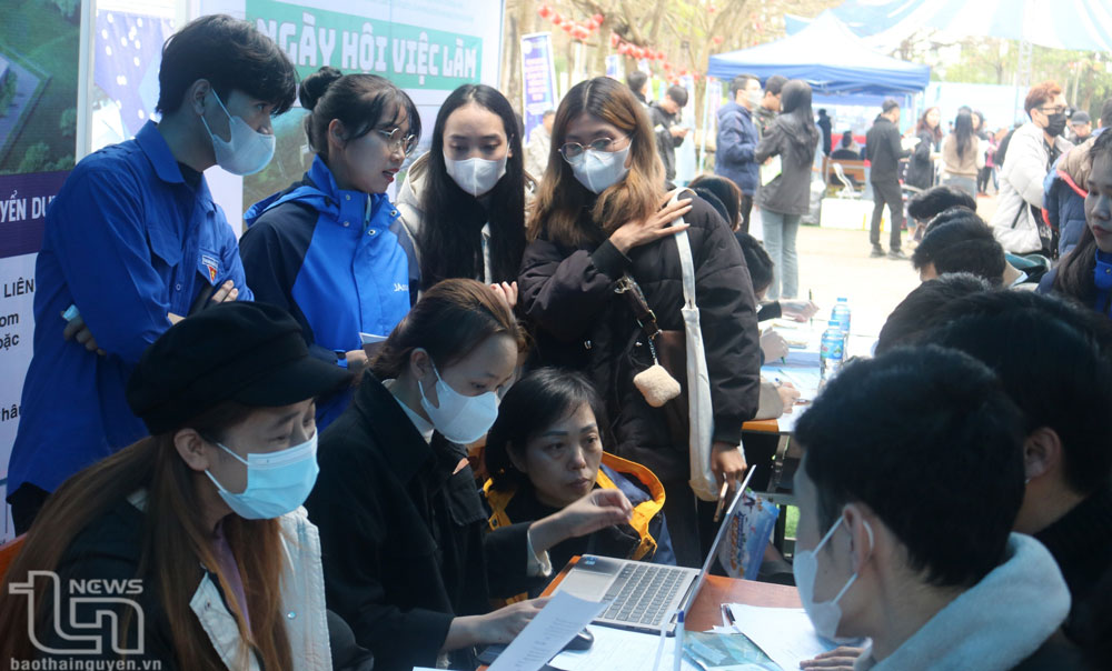 Tại Ngày hội việc làm do Trung tâm Dịch vụ việc làm tỉnh phối hợp với Trường Đại học Kỹ thuật công nghiệp (Đại học Thái Nguyên) tổ chức ngày 10-3, các doanh nghiệp đưa ra tổng chỉ tiêu cần tuyển dụng là hơn 3.500 lao động.