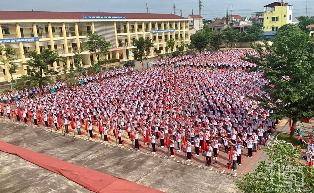 Quang cảnh hoạt động tập thể của học sinh Trường THCS Nguyễn Du (TP. Sông Công).