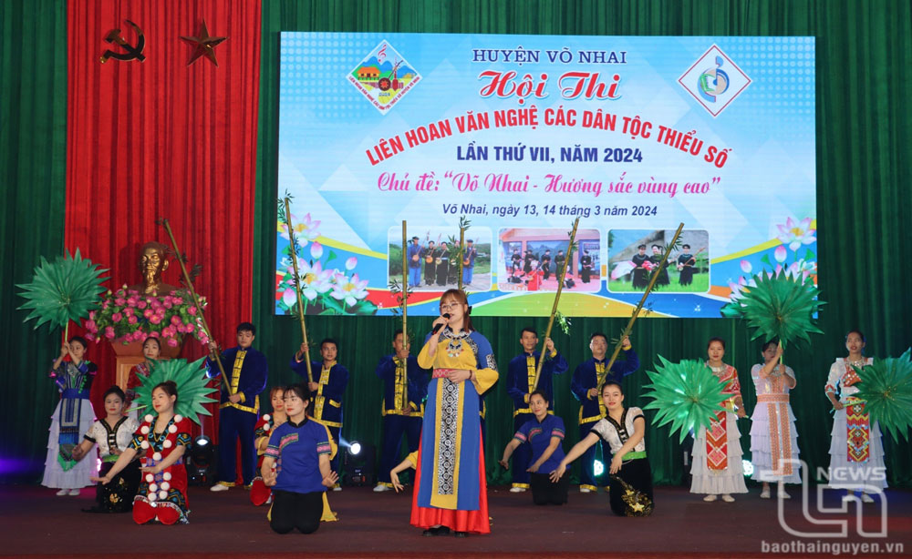 Tiết mục Việt Bắc nhớ Bác Hồ của đơn vị xã Cúc Đường (Võ Nhai).