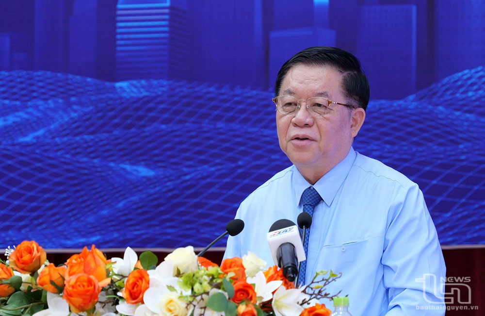 Đồng chí Nguyễn Trọng Nghĩa, Bí thư Trung ương Đảng, Trưởng Ban Tuyên giáo Trung ương, phát biểu chỉ đạo tại Hội nghị.