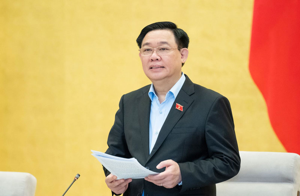 Chủ tịch Quốc hội Vương Đình Huệ phát biểu tại phiên họp.