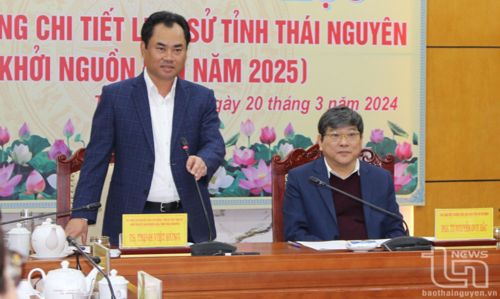 Đồng chí Trịnh Việt Hùng, Ủy viên dự khuyết Trung ương Đảng, Phó Bí thư Tỉnh ủy, Chủ tịch UBND tỉnh, phát biểu tại Hội thảo.