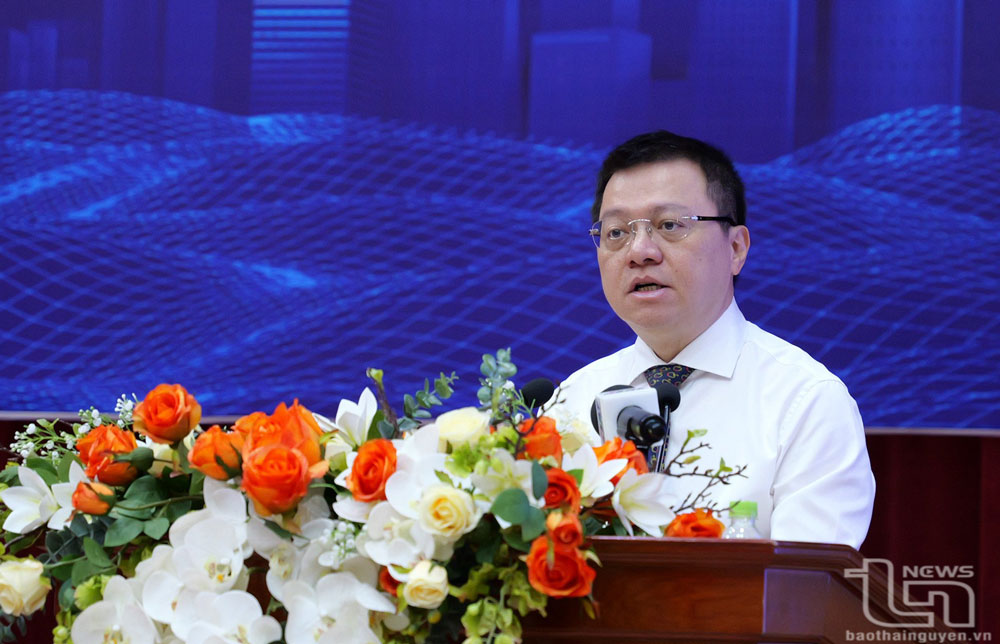 Đồng chí Lê Quốc Minh, Ủy viên Trung ương Đảng, Tổng Biên tập Báo Nhân Dân, Phó Trưởng Ban Tuyên giáo Trung ương, Chủ tịch Hội Nhà báo Việt Nam, phát biểu tại Hội nghị.
