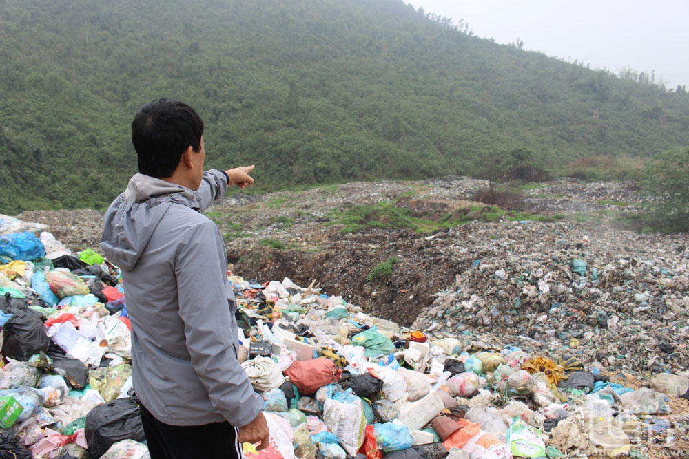 Hơn 3.000 tấn rác thải sinh hoạt bị tồn đọng chưa được xử lý, chôn lấp kịp thời tại bãi rác Phúc Thành, gây nên tình trạng ô nhiễm môi trường, ảnh hưởng đến cuộc sống của người dân địa phương.