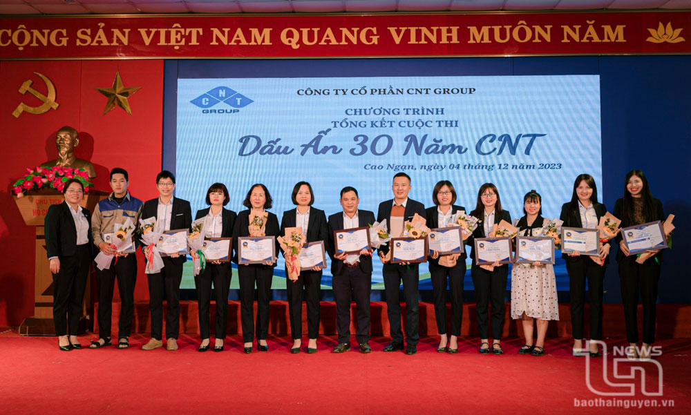 Công ty CP CNT GROUP vinh danh, khen thưởng những cán bộ, nhân viên có nhiều đóng góp cho sự phát triển của doanh nghiệp, dịp kỷ niệm 30 năm Ngày thành lập Công ty.