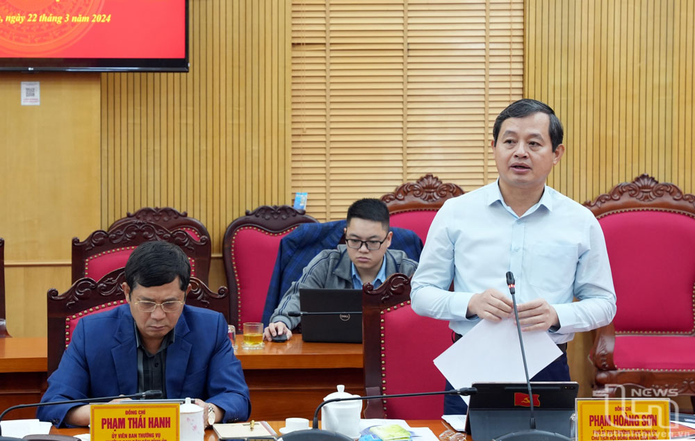 Đồng chí Phó Bí thư Thường trực Tỉnh ủy Phạm Hoàng Sơn điều hành nội dung thảo luận tại Hội nghị.