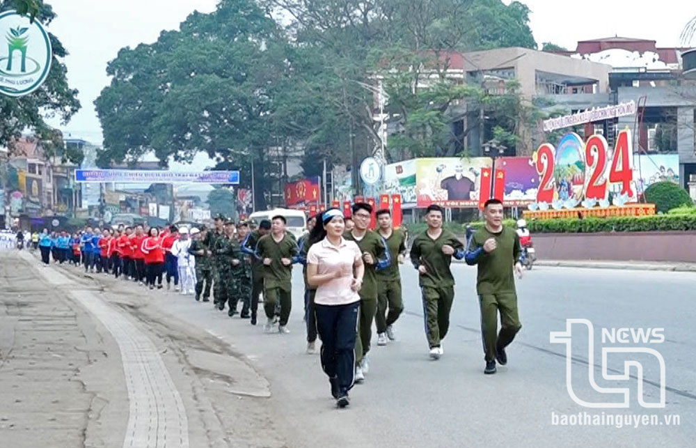 Trên 600 vận động viên tham gia Ngày chạy Olympic tại huyện Phú Lương