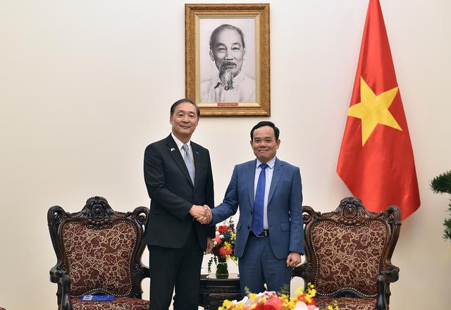 越南政府副总理陈流光在韩国国际合作机构理事长张元三
