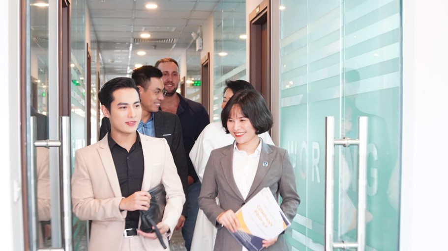 Luật Sư Lê Thị Dung trong buổi tư vấn thành lập doanh nghiệp FDI cho công ty có vốn Hoa Kỳ tại Việt Nam

