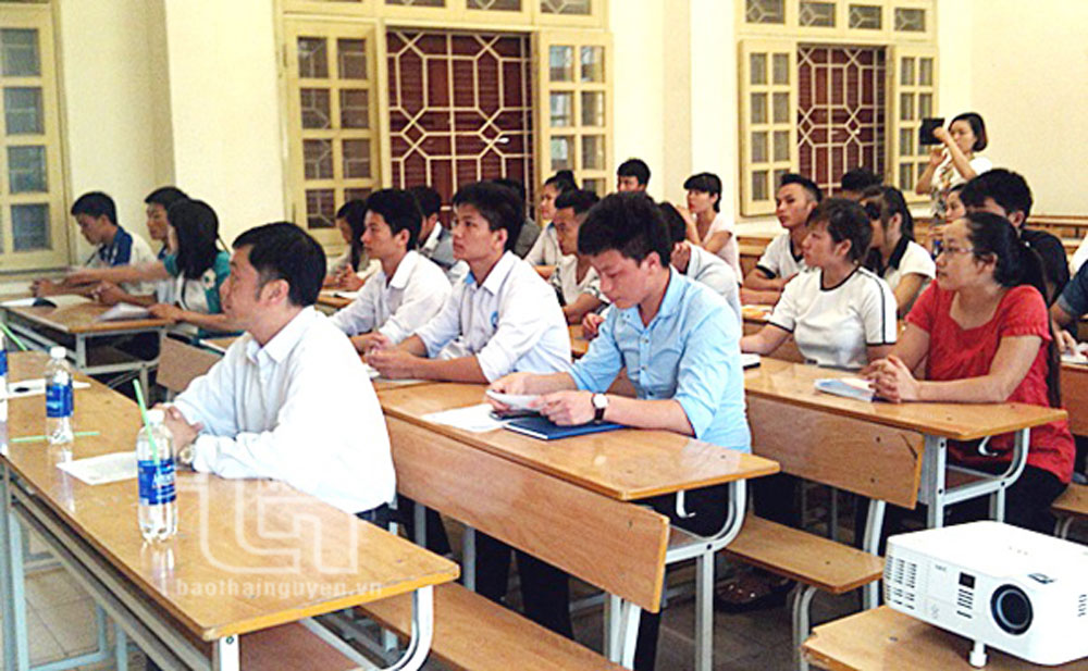 Trường Đại học Khoa học tổ chức bồi dưỡng và cấp chứng chỉ tiếng Mông cho cán bộ công tác tại vùng dân tộc Mông.
