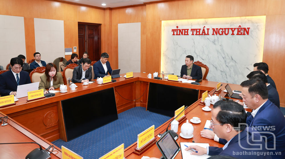 太原省人民委员会主席阮辉勇会见韩国企业代表团并进行座谈